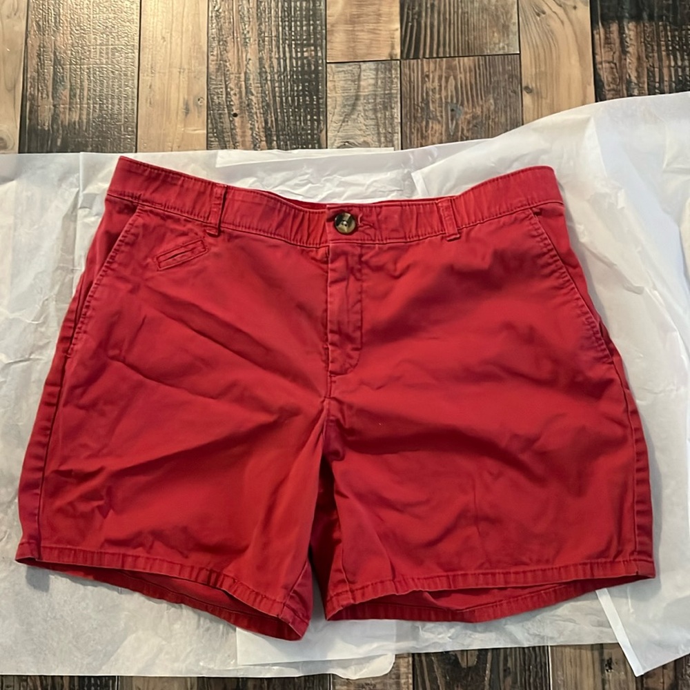 Dockers maroon shorts